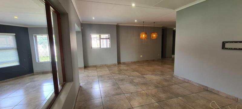 4 Bedroom Property for Sale in Fraaiuitsig Western Cape